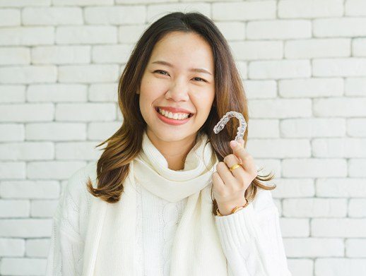 woman in white sweater holding simpli5 tray