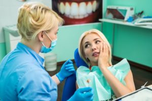 Woman with dental emergency in Skokie talks to her dentist